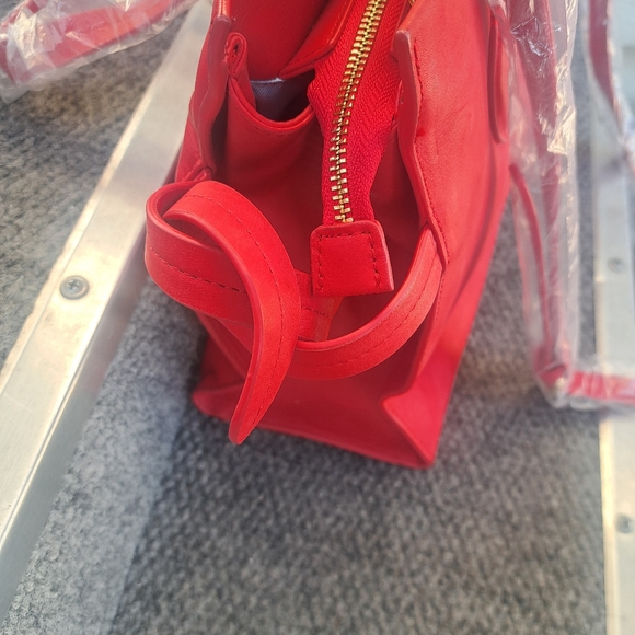 NWOT Cynthia Rowley 100% leather bag. - Picture 4 of 14